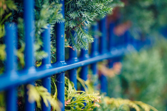 Stalen hekwerk met spijlen